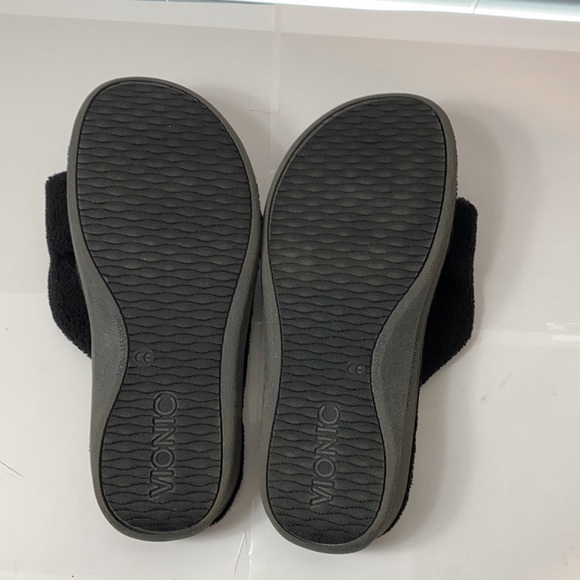 Vionic sandals size 6 color black - Picture 9 of 12